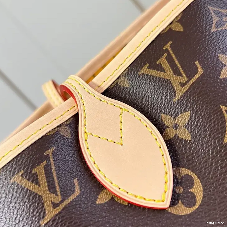 Fashionrepsfam ru 2410YA0160 LV Bags 0531